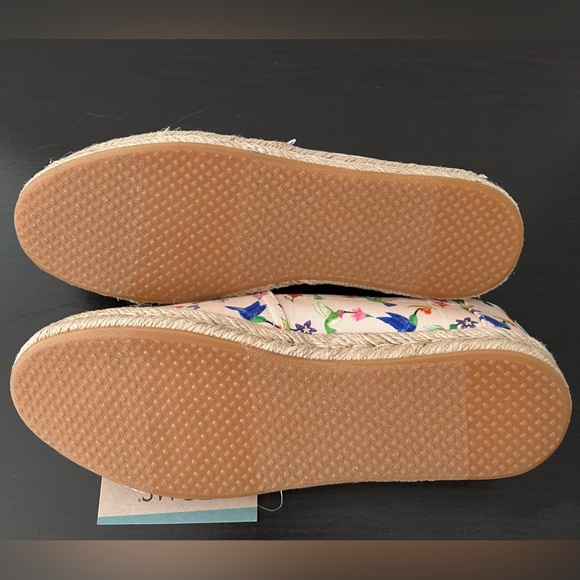 TOMS HUMMINGBIRD PRINT SHOES Pink Flat | Size: W7.5 - Picture 8 of 8